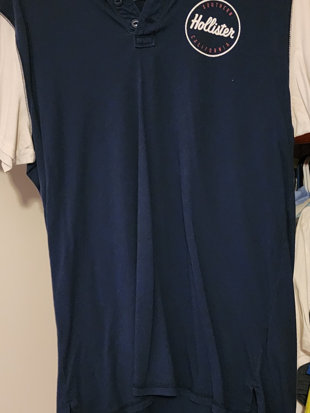 Hollister Men's Navy and White Short-Sleeve Henley Polo